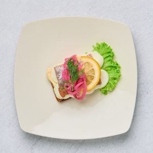 Smörrebröd Med Marinerad Sill
