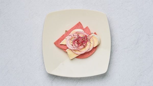 Smörrebröd Med Salami Och Brieost